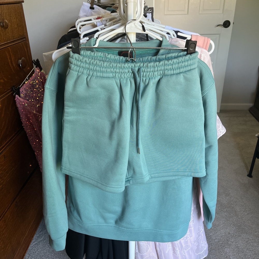 Matching Venice beach Los Angeles sweatshirt and shorts set